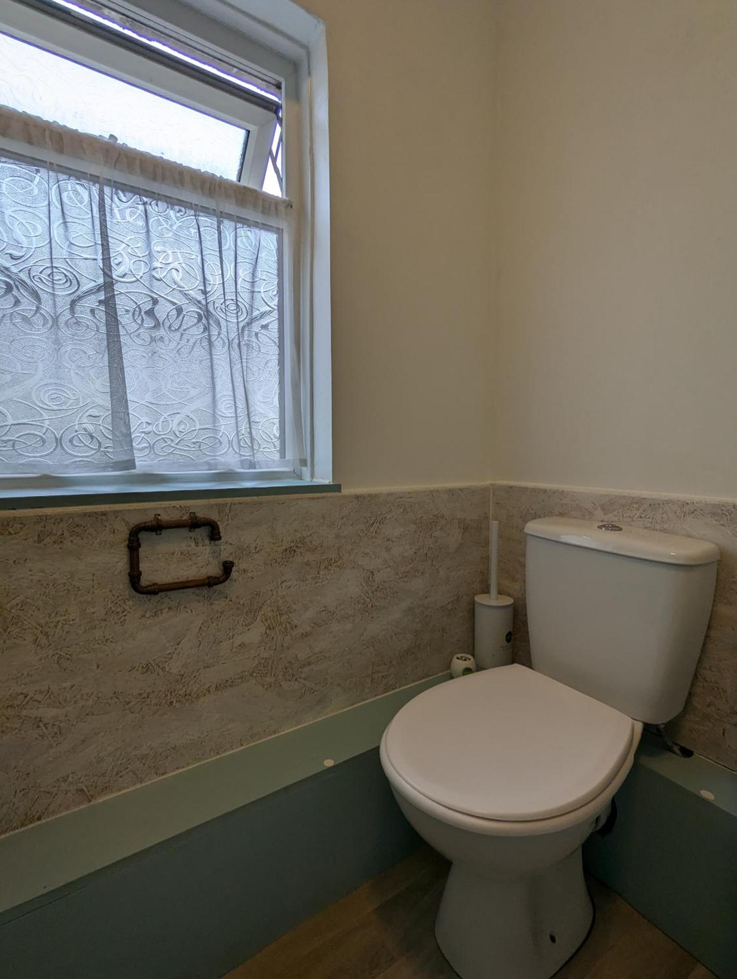 Homestay R3 - Cozy Small Double - & Access, Wifi, Free Parking - Self Catering